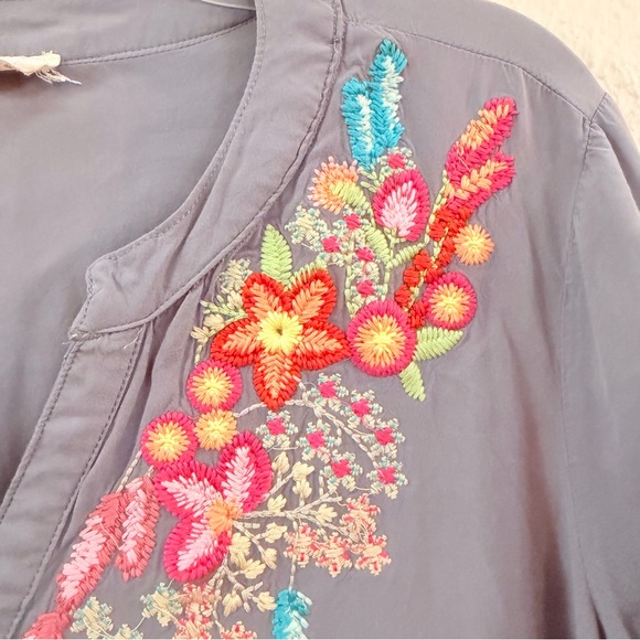 Solitaire gray embroidered tunic blouse - Picture 4 of 7